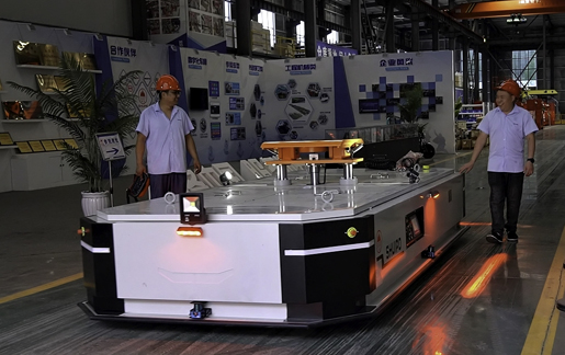 30T 牽引 AGV 在物流行業優勢顯著,具備強大負載、精準導航、自動化作業、適應復雜環境、節省人力、便于集成以及安全性能突出等優勢,助力物流高效運作。